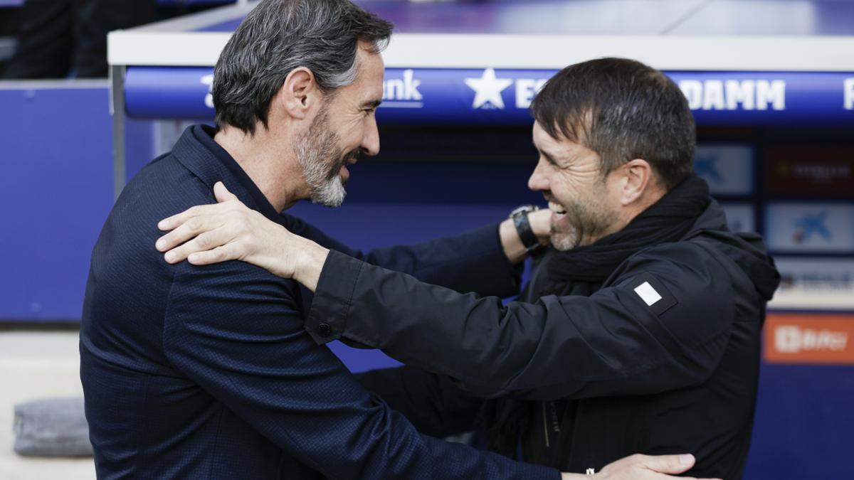 Coudet se saluda con Moreno antes del inicio del Espanyol - Celta.