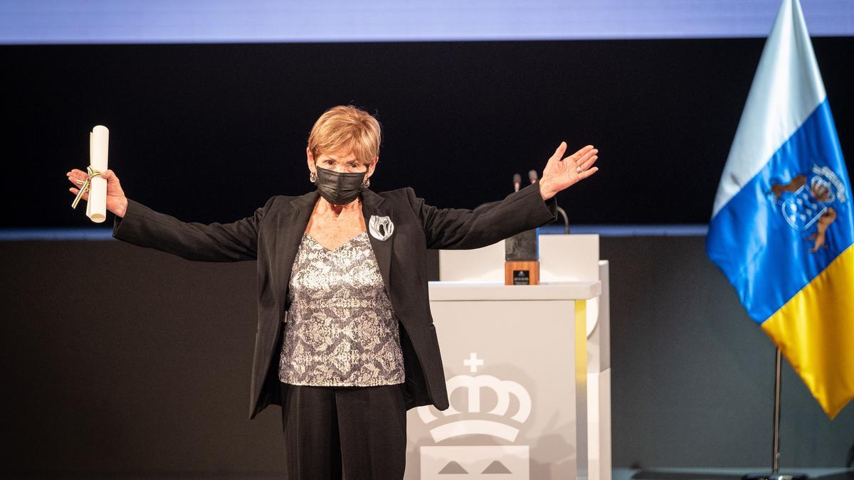 María Isabel Nazco Hernández. La excelencia de sus creaciones artísticas, que ha traspasado fronteras, le han valido el Premio Canarias de Bellas Artes.