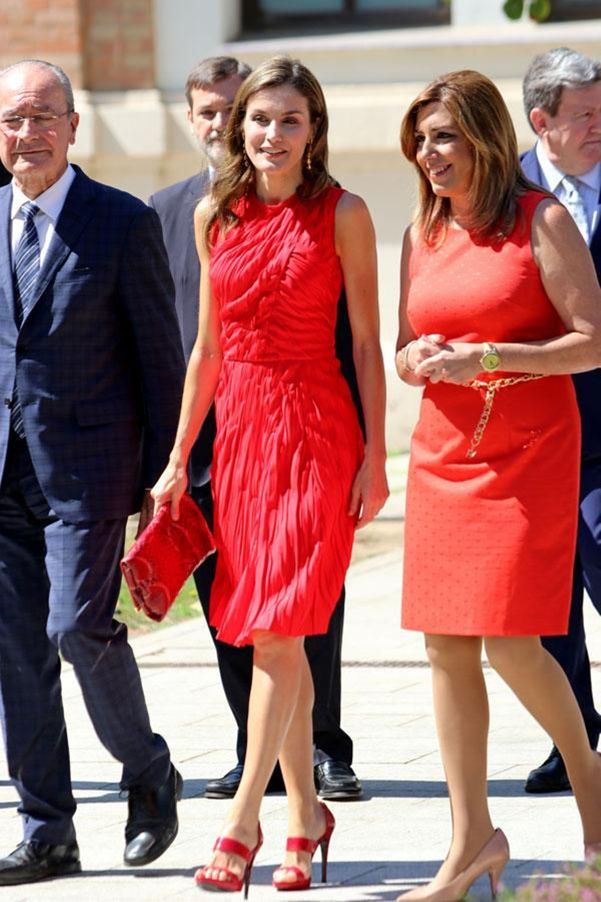 Letizia Ortiz con vestido rojo de Nina Ricci junto a Susana Díaz