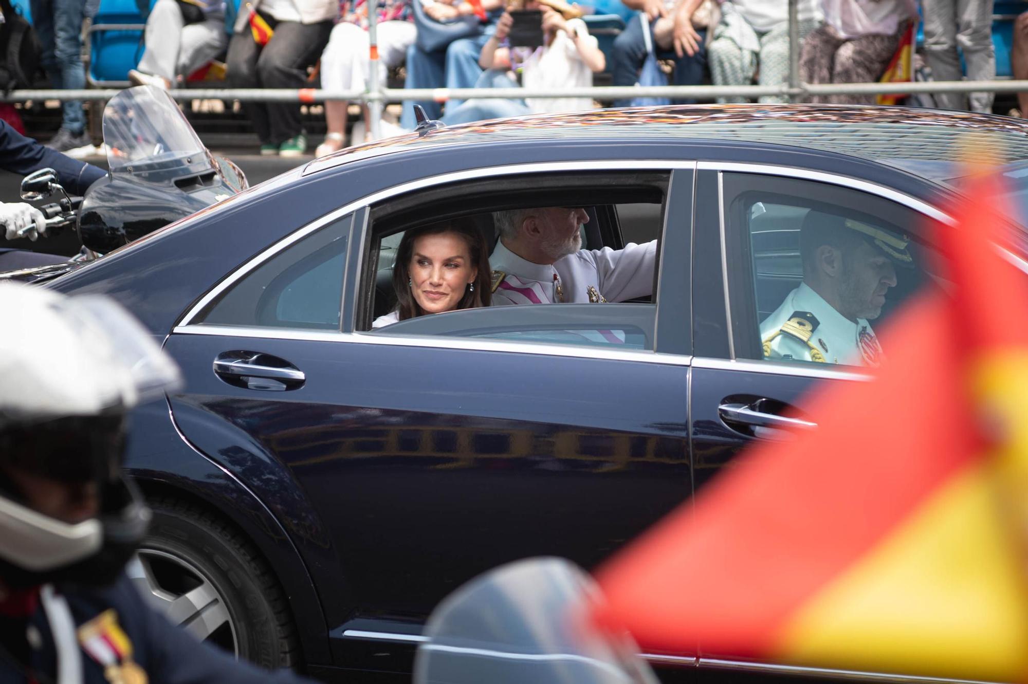 Las mejores imágenes del desfile militar de las Fuerzas Armadas en Tenerife con la presencia de Sus Majestades los Reyes