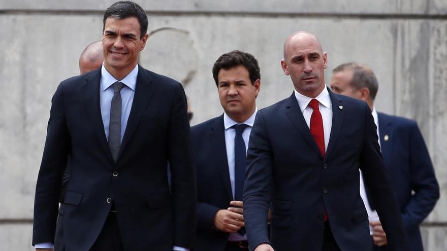 Pedro Sánchez, con Rubiales este martes en Las Rozas.