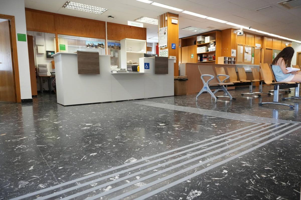 FOTOGALERÍA | Obra de accesibilidad en el edificio de los Servicios Fiscales de la Junta de Extremadura en Badajoz.