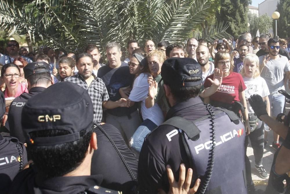 Dos vecinos y un policía heridos durante las prote