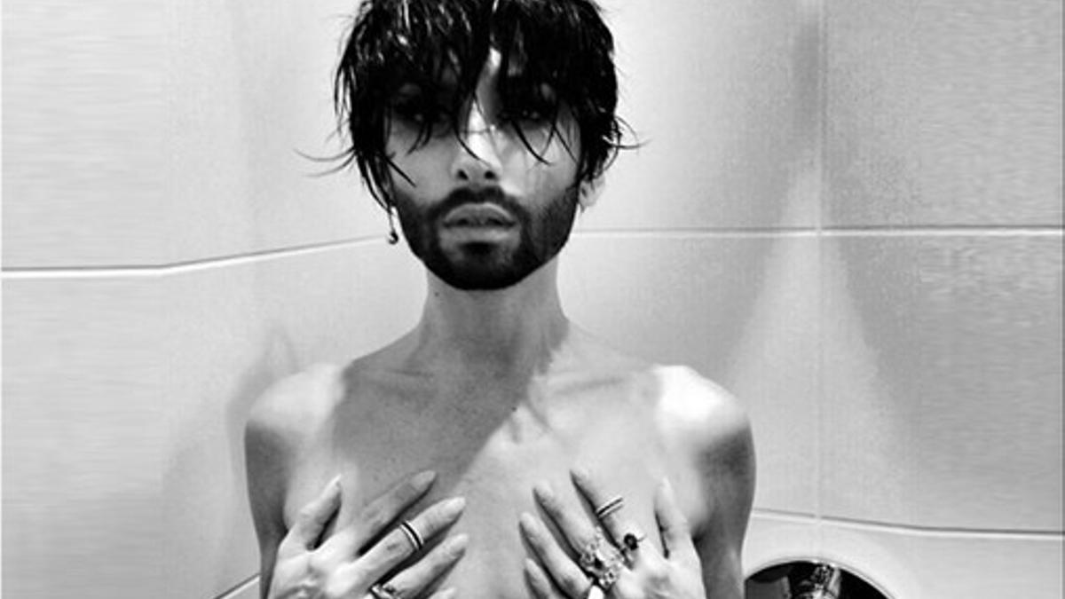 Conchita Wurst publica una foto desnuda en la ducha