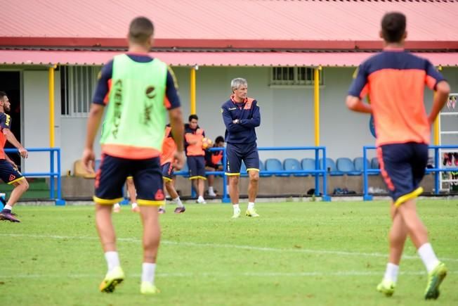 Entrenamiento de la UD Las Palmas en Barranco ...