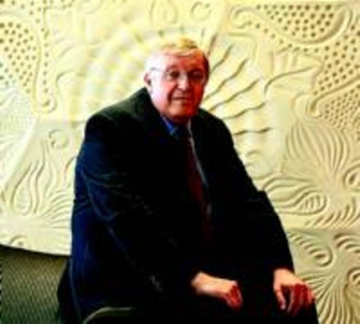 Paul Preston. Paul Preston.