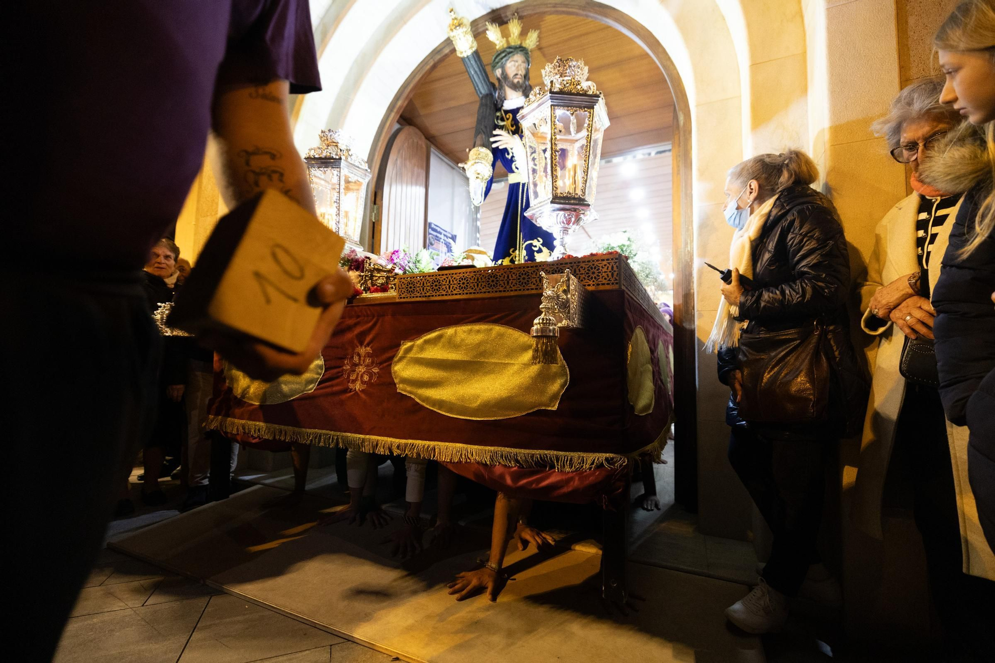 El Jesús del Gran Poder sube a costal a la Catedral