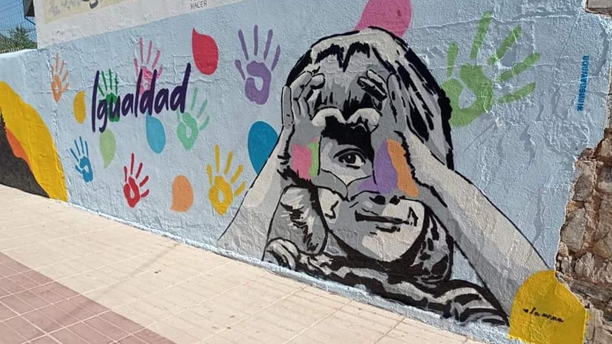 Así luce el nuevo mural por la igualdad de Castellnovo.