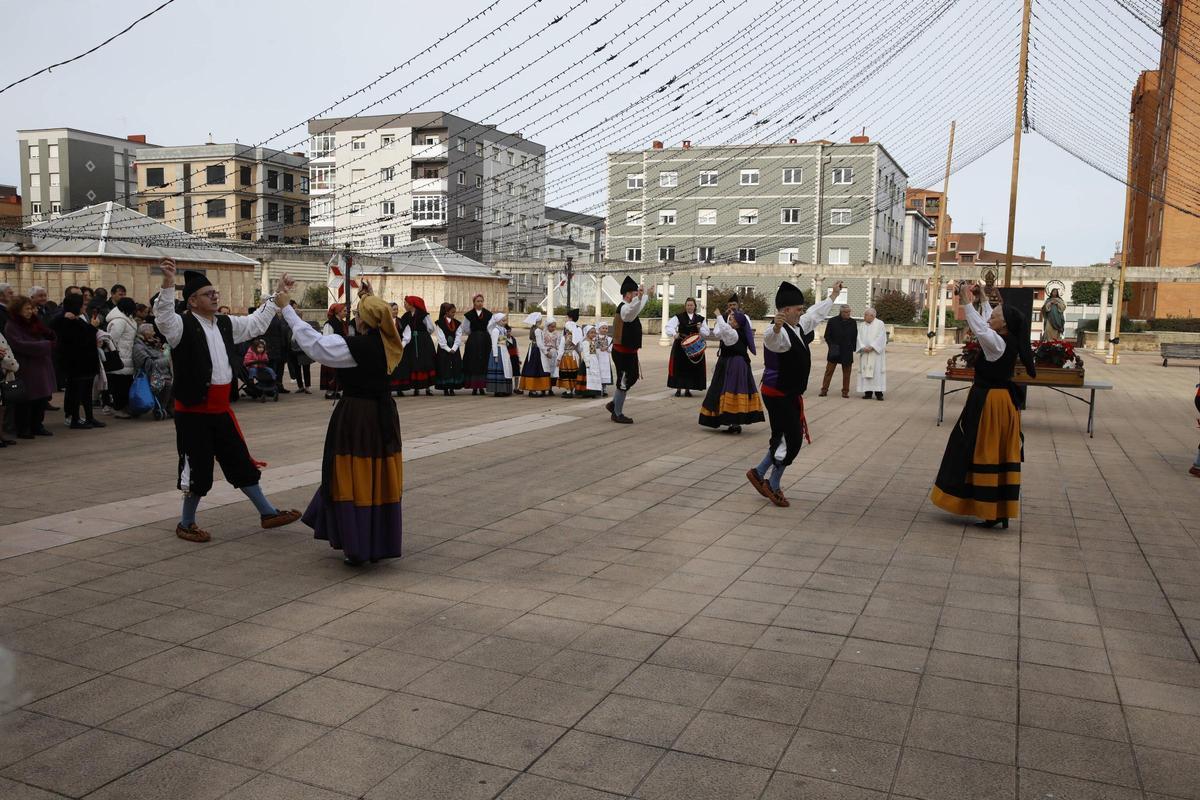 El Coto se echa a la calle para celebrar San Nicolás (en imágenes)