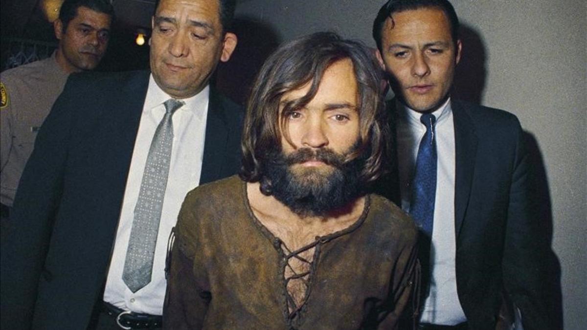 zentauroepp41018583 file   in this 1969 file photo  charles manson is escorted t190718140303