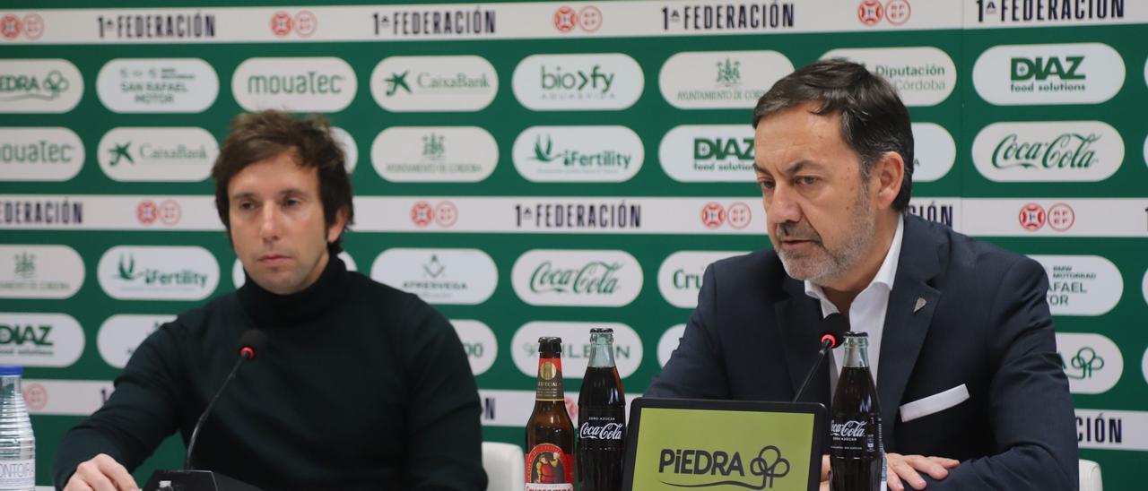 Antonio Fernández Monterrubio (derecha), junto a Raúl Cmara, durante su comparecencia de este martes.