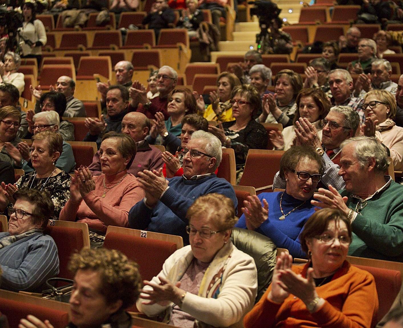 Asistentes a un certamen de tonada en la Casa de Cultura de Mieres.