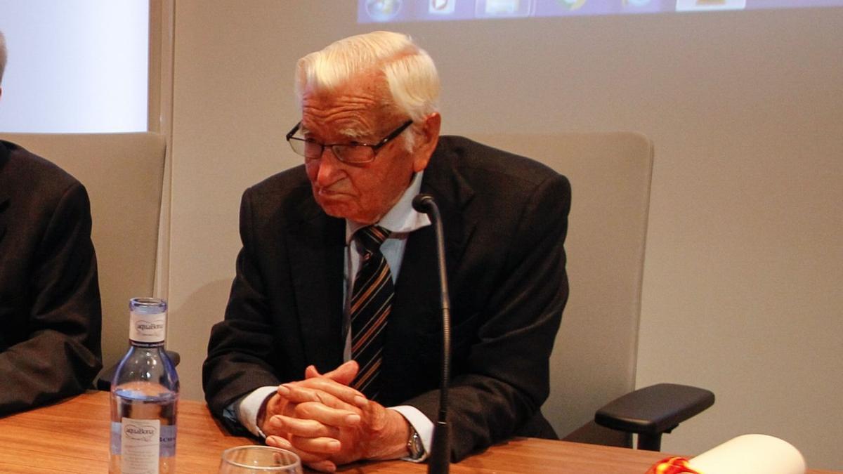 Julio García García durante una conferencia en el Club Prensa Asturiana de LA NUEVA ESPAÑA.