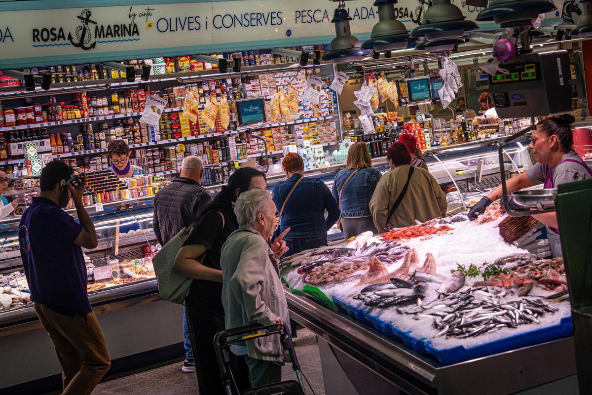 Los paradistas del mercado de Santa Caterina, al límite por un servicio de vigilancia deficiente