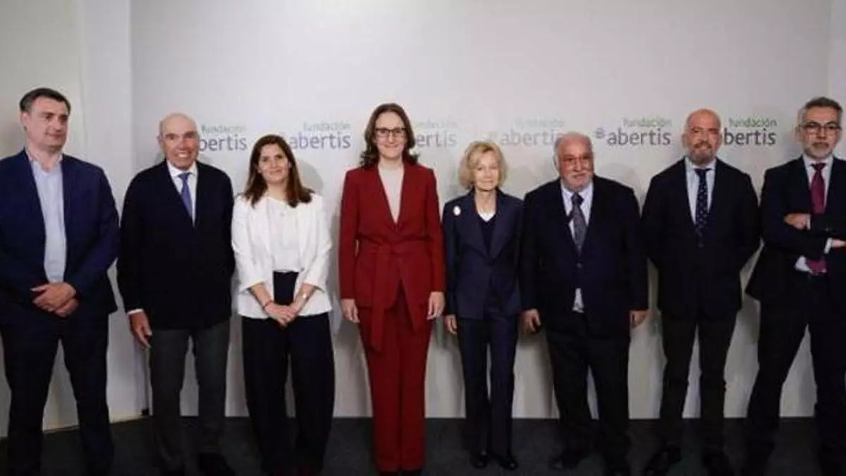 "El triángulo no llevaba luz": Pere Navarro (DGT) defiende la V16 y reconoce algunos errores en su implementación