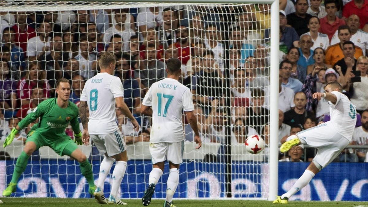 Ter Stegen, en acción en el Real Madrid-Barça de la Supercopoa de España 2017