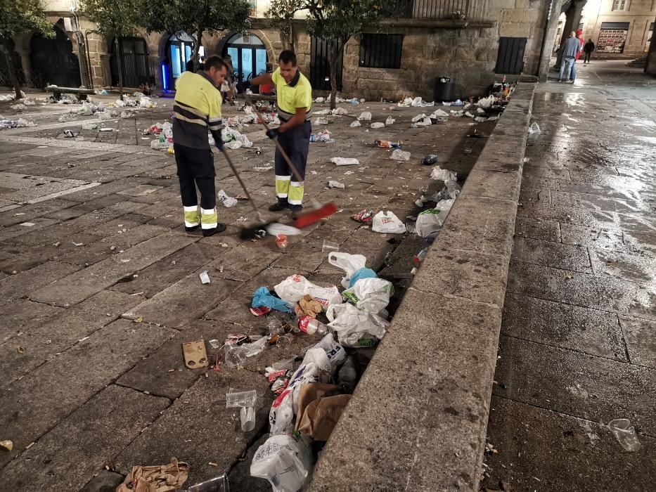 Las "peñas" de Pontevedra dejan un mar de basura y críticas