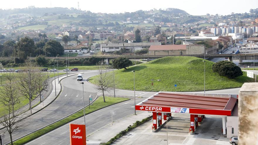 Un ciclista, herido grave al ser arrollado en Gijón por un conductor ebrio y drogado