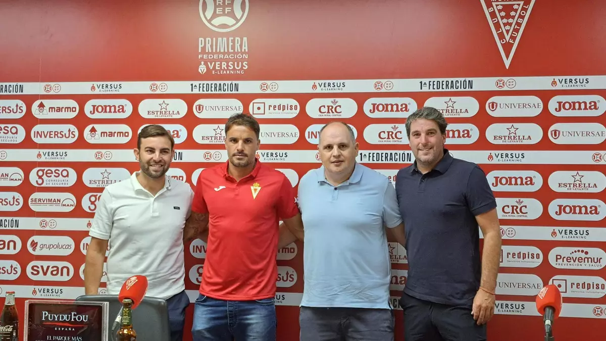 Pedro León renueva un año más con el Real Murcia