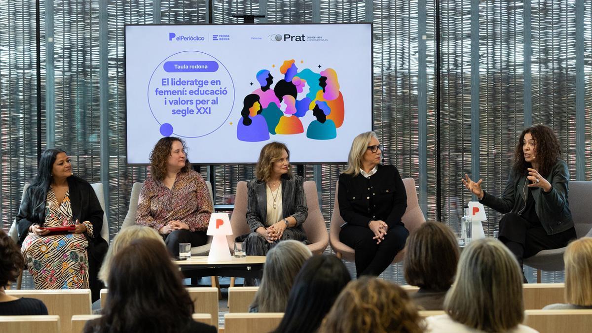 En la foto de izquierda a derecha Asha Miro, Mercedes Rodés, Nuria Prat, Miriam Castillo y Samantha Gásquez.