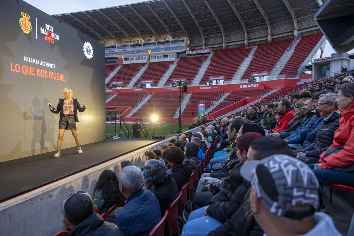 Kilian Jornet reúne a más de 2.000 personas en Son Moix
