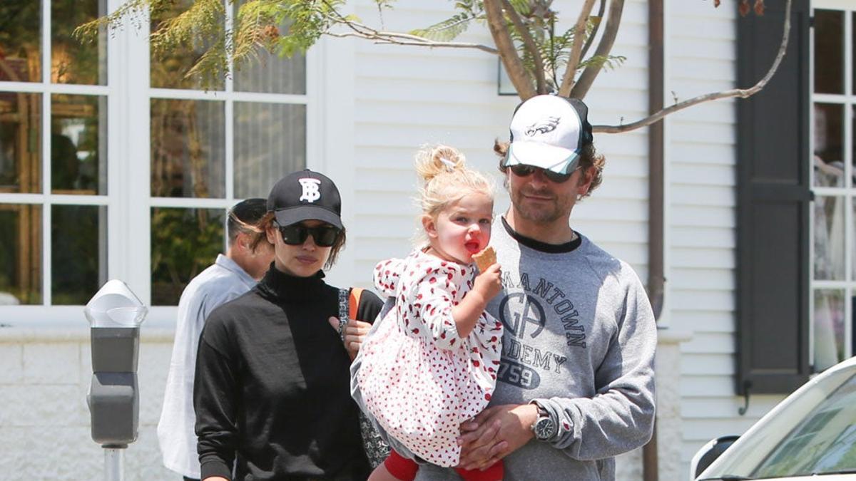 Bradley Cooper e Irina Shayk pasean junto a su hija por Los Ángeles