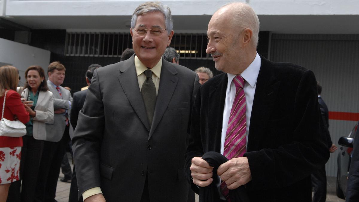 Guillermo García-Alcalde, con el expresidente del Gobierno de Canarias Adán Martín.