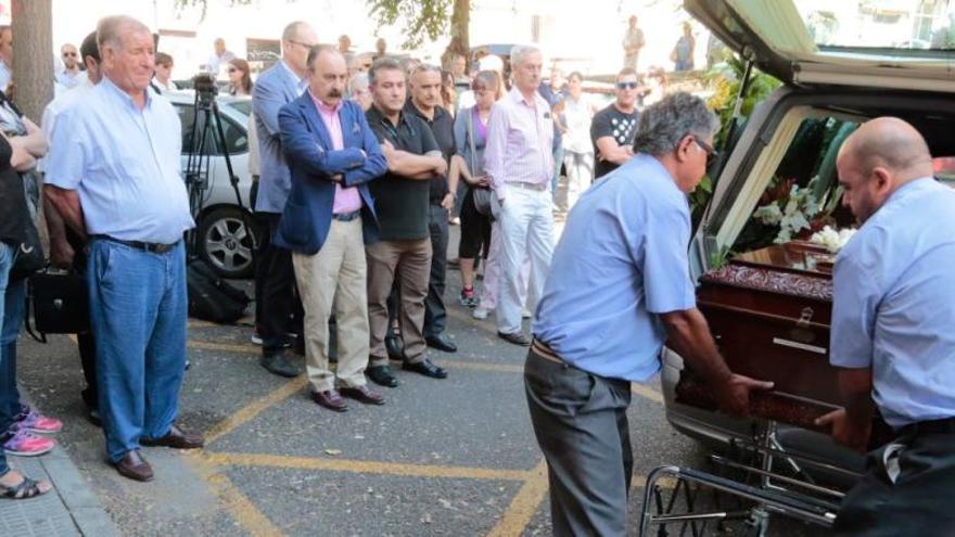 Momento de la llegada de los restos mortales a la iglesia de San Lázaro