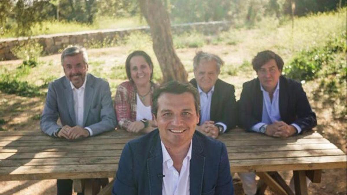 José María Bellido con Blanca Torrent, Miguel Ángel Torrico, Salvador Fuentes y Jesús Coca.