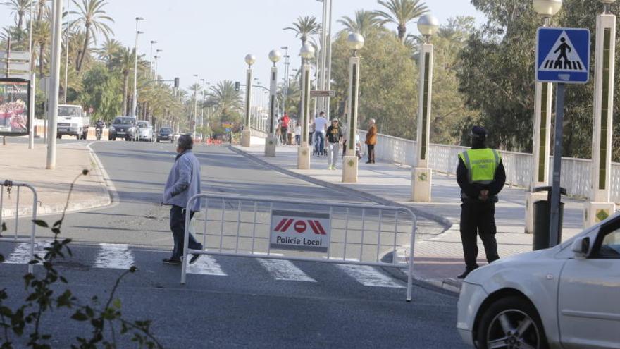 Primer día con la avenida del alcalde Vicente Quiles cortada con retenciones en hora punta