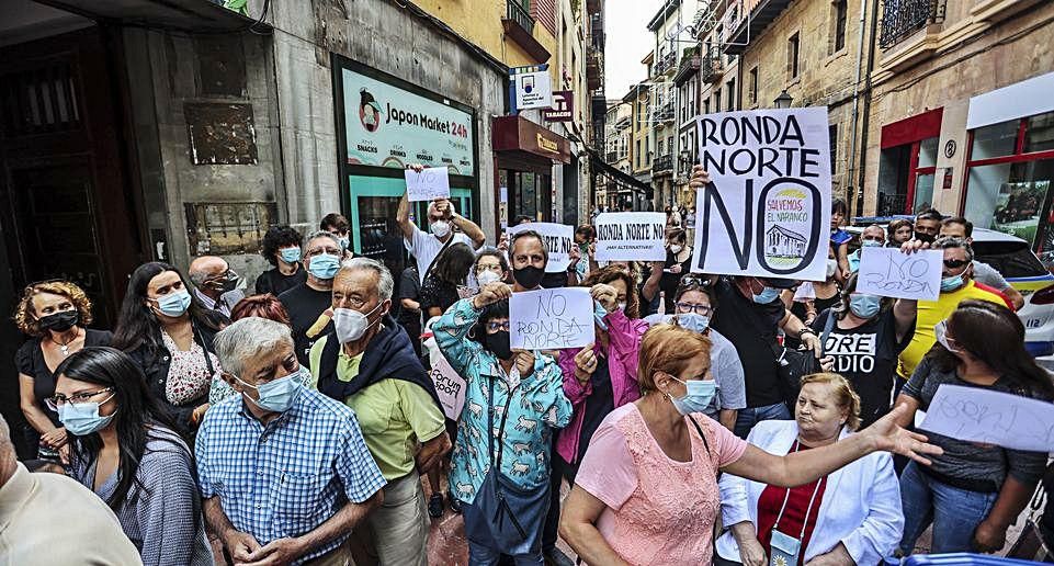 Una de las entradas a la plaza, tomada por los manifestantes.  |  Irma Collín