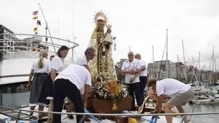 Gijón se vuelca con la Virgen del Carmen en una procesión multitudinaria por tierra y mar: “La devoción que estamos viendo es impresionante”