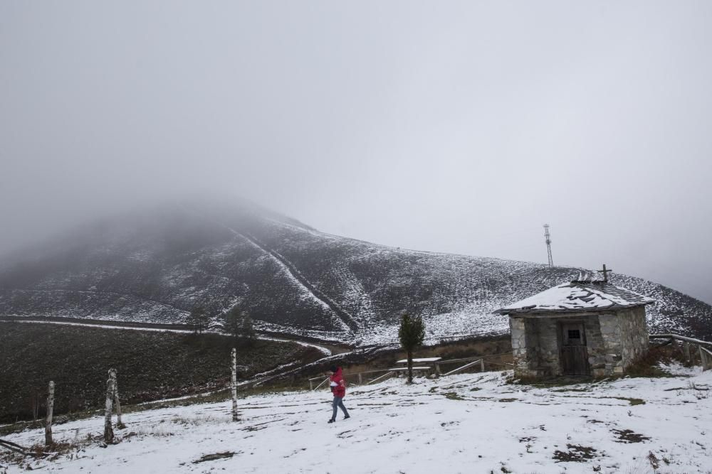 Las primeras nieves del otoño en Asturias