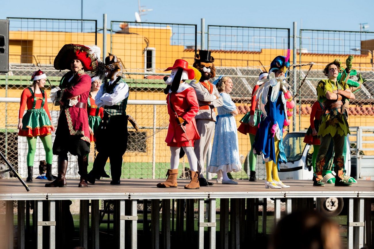 Miles de personas llenan de ilusión el Estadio de Barrial en la llegada de los Reyes Magos