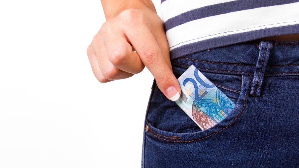 Cuidado con los billetes de 20 euros: la Policía Nacional señala lo que  debes mirar por si son falsos