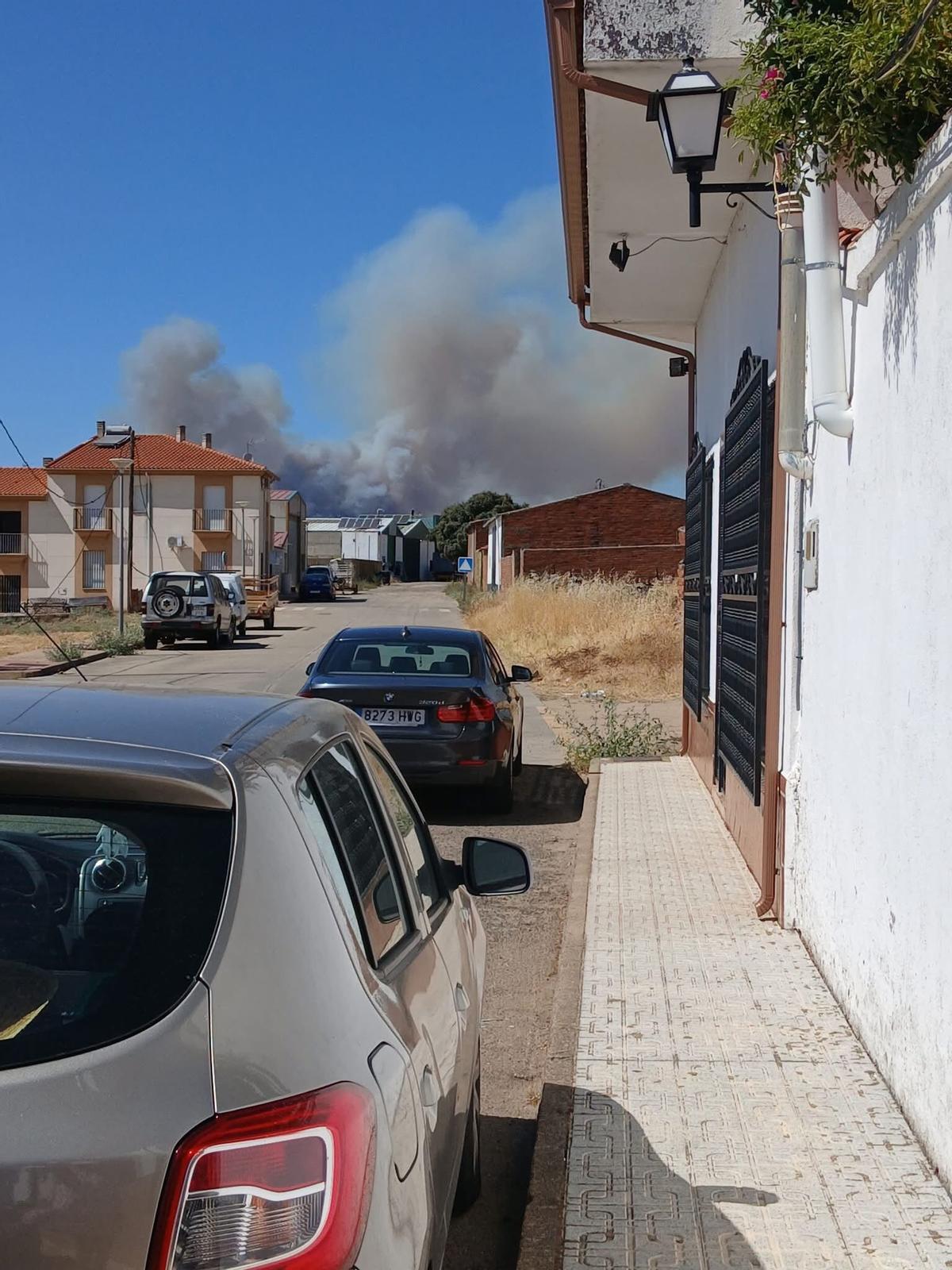Así se ve el incendio desde Fuenlabrada de los Montes