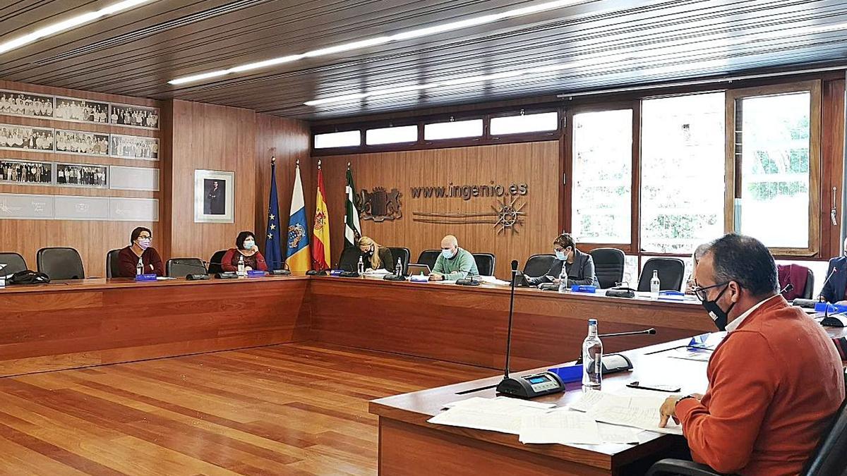 Sesión plenaria en el Ayuntamiento de Ingenio, ayer. | | LP/DLP