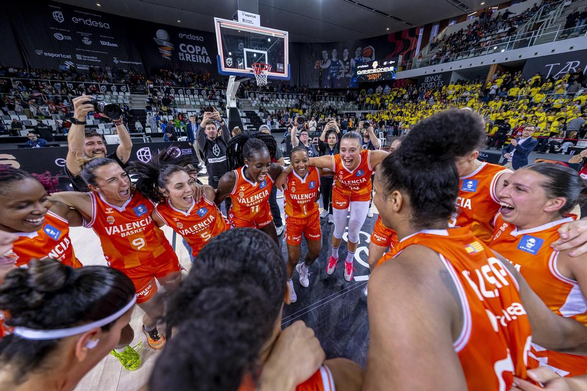 Así celebraron la Copa las jugadoras del Valencia Basket en Tarragona