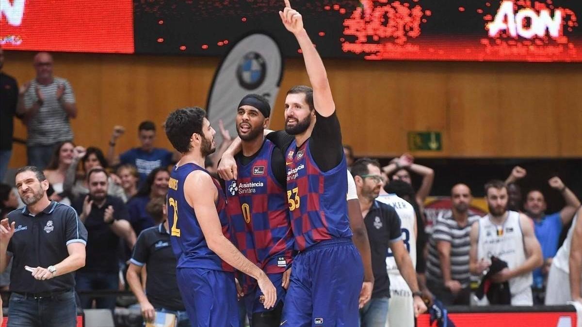 Mirotic, Davis y Abrines, en una imagen de esta temporada