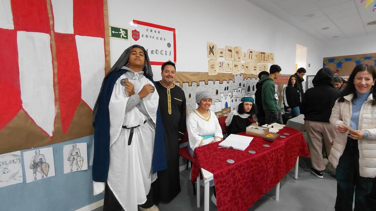 El IES Miguel de Molinos de Zaragoza viaja en el tiempo y visita la Edad Media