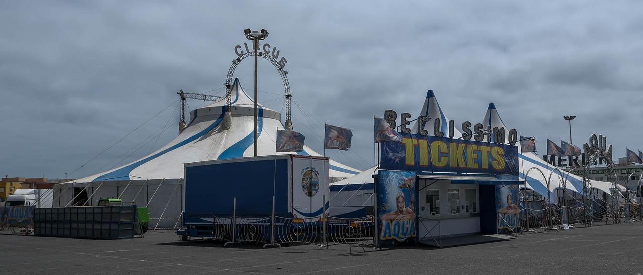 Carpa del Circo Aqua en el aparcamiento del Centro Comercial La Mareta, en Telde.