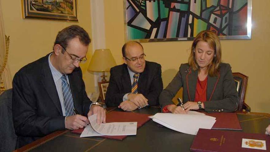 Un juez anula la adjudicación del contrato del agua a Acciona en Cáceres