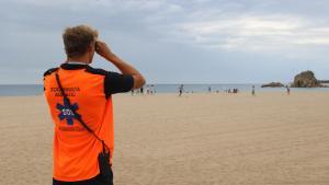 Un socorrista en la playa de Blanes