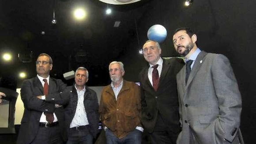 Fernando Lastra, Marcelino Martínez, Miguel Fernández, Benigno Fernández y Julio Antonio Pérez, ayer, en la Casa del Agua.