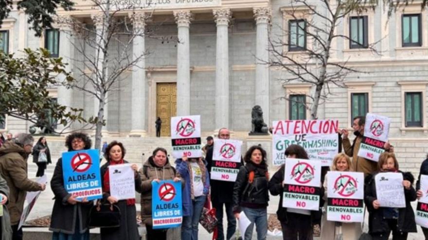 Manifestación de ayer frente al Congreso de los Diputados. | Cedida