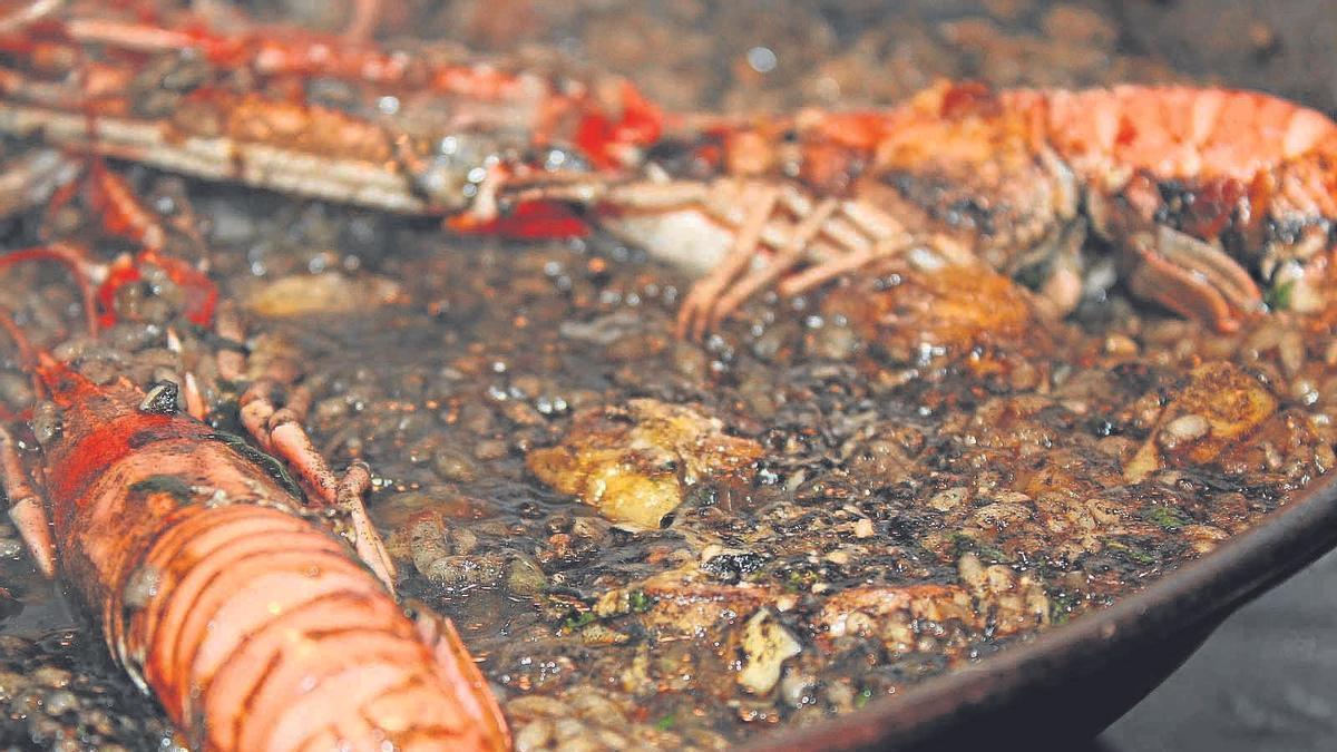 Arròs negre amb gambes.
