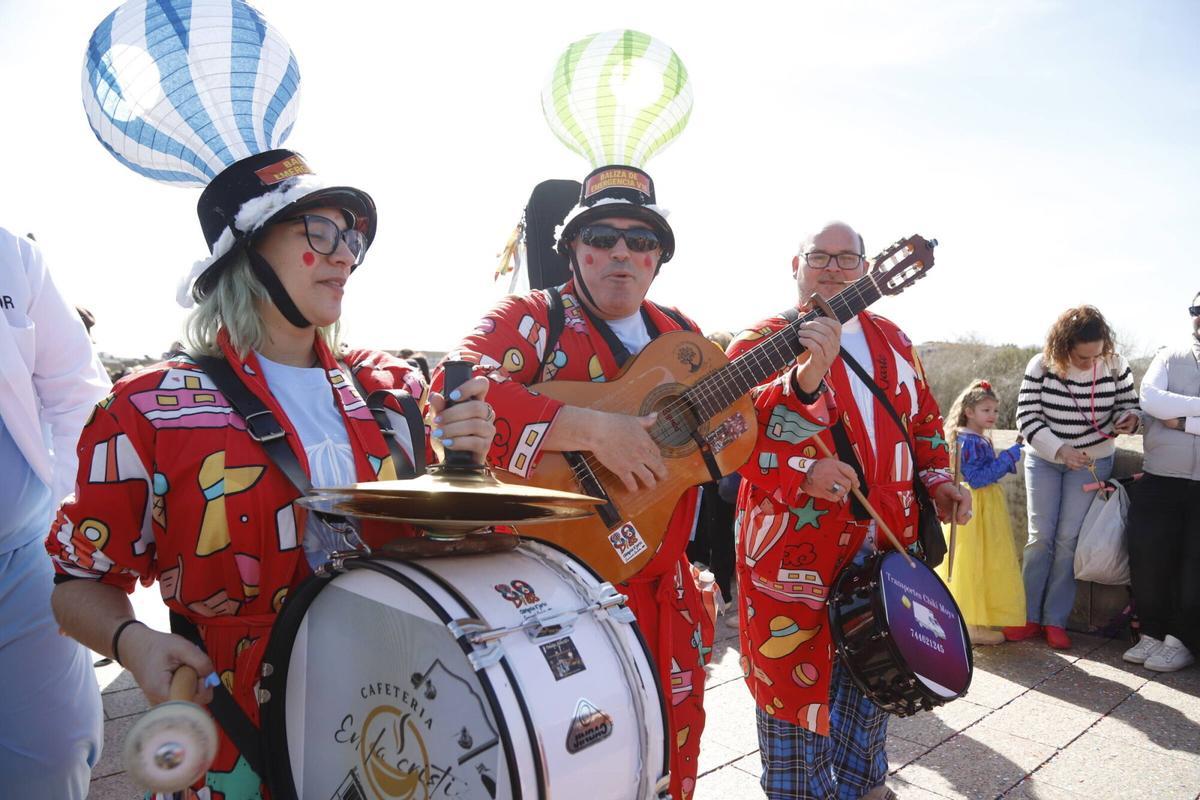 El pasacalles de Carnaval, en imágenes