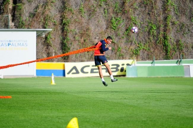 Entrenamiento de la UD Las Palmas en Barranco ...