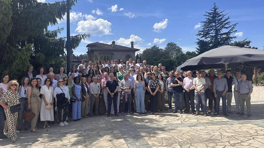 Cangas de Onís honra a sus empleados municipales y a las trabajadoras jubiladas en la festividad de Santa Rita