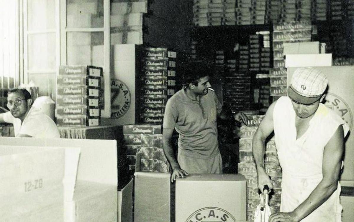 Una imagen de la envasa de la fábrica de La Zapatillera a finales de los años 60. | COLECCIÖN PUSOL